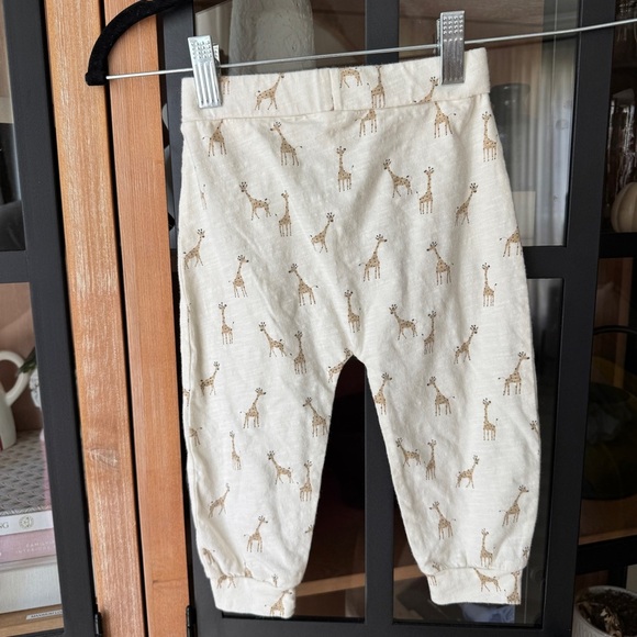 Rylee + Cru Slouch Pants Giraffes print beige leggings toddler boy neutral baby - Picture 5 of 6